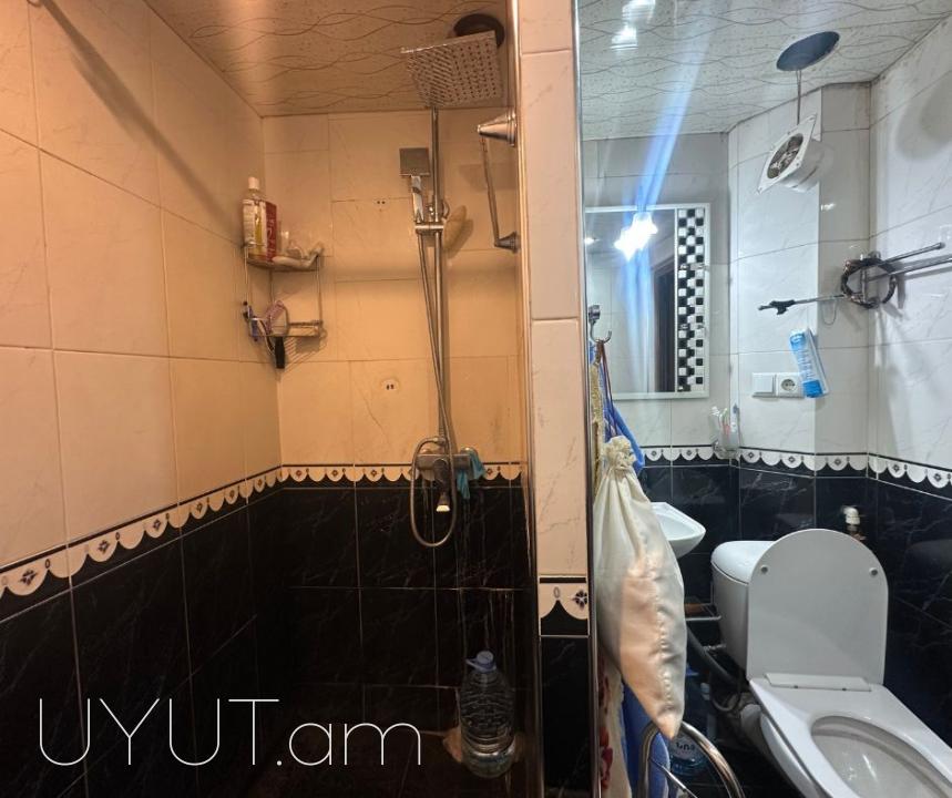 Կենտրոնում ` Տիգրան Մեծ պողոտայում, վաճառվում է 2 սենյականոց բնակարան