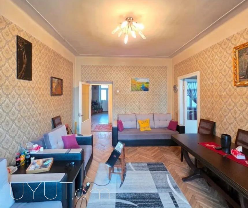 Վաճառվում է 3 սենյականոց բնակարան Գարեգին Նժդեհի փողոցում, քարե շենքում