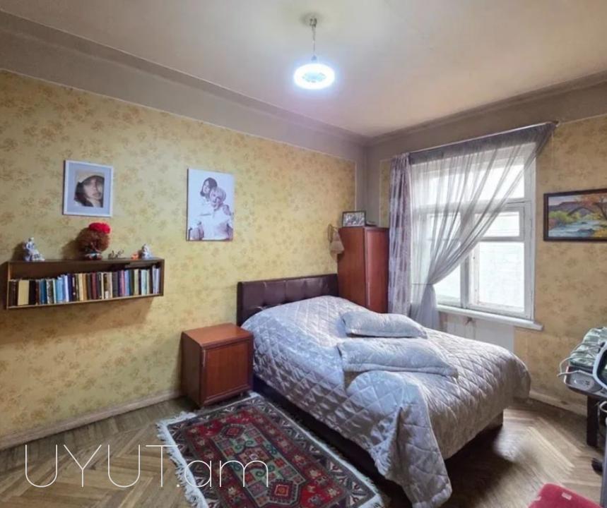 Վաճառվում է 3 սենյականոց բնակարան Գարեգին Նժդեհի փողոցում, քարե շենքում