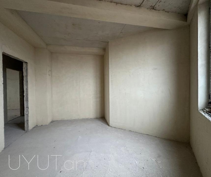 Երևան պարկի հարևանությամբ, նորակառույց շենքում վաճառվում է ընդարձակ 4 սենյականոց բնակարան 