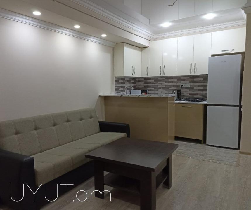 Աջափնյակում՝ Yerevan City-ի հետնամասում, վարձով է տրվում 2 սենյականոց  բնակարան