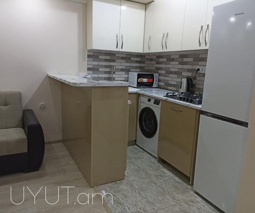 Աջափնյակում՝ Yerevan City-ի հետնամասում, վարձով է տրվում 2 սենյականոց  բնակարան