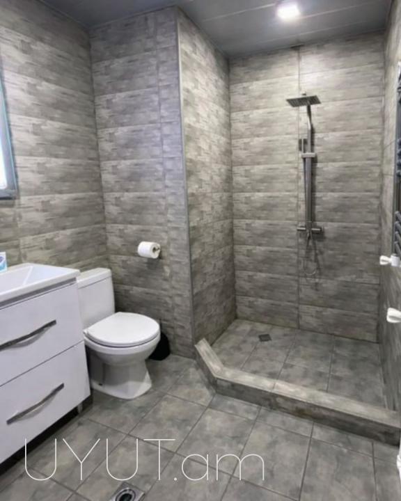 Վաճառվում է 2 սենյականոց բնակարան Նոր Նորքում` Մինսկի փողոցում, նորակառույց շենքում
