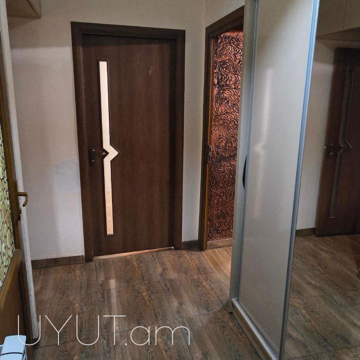 Վաճառվում է 4 սենյականոց բնակարան Մանթաշյան փողոցում