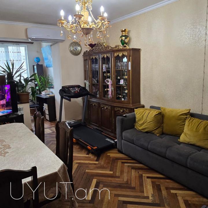 Վաճառվում է 4 սենյականոց բնակարան Մանթաշյան փողոցում
