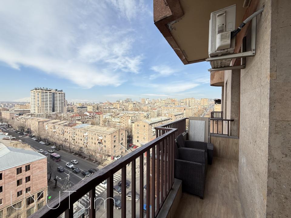 Հր. Քոչար փողոցում, նորակառույց շենքում , վաճառվում է 3 սենյականոց բնակարան