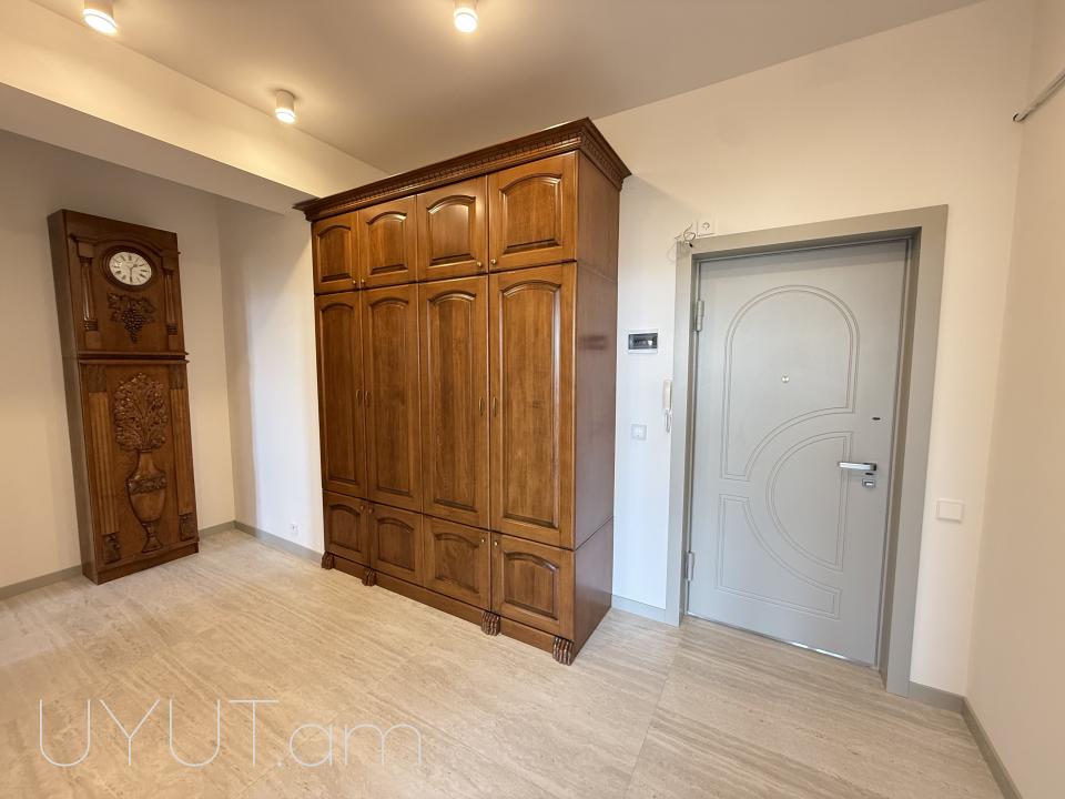 Հր. Քոչար փողոցում, նորակառույց շենքում , վաճառվում է 3 սենյականոց բնակարան