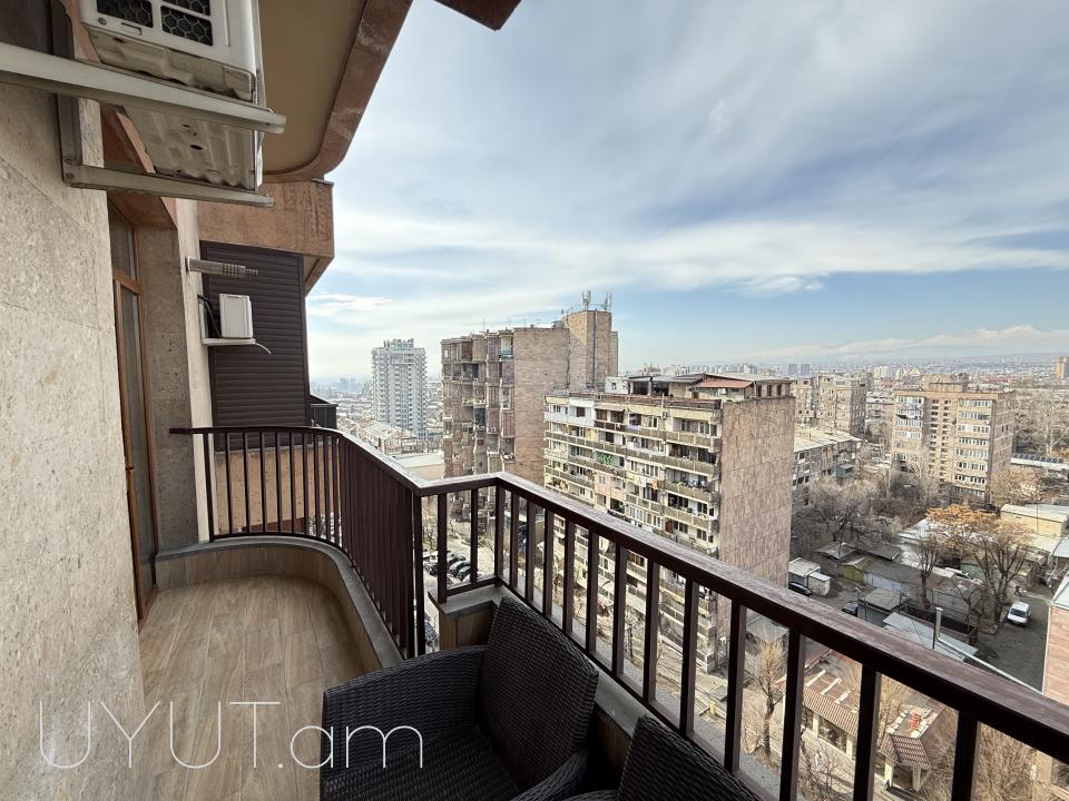 Հր. Քոչար փողոցում, նորակառույց շենքում , վաճառվում է 3 սենյականոց բնակարան