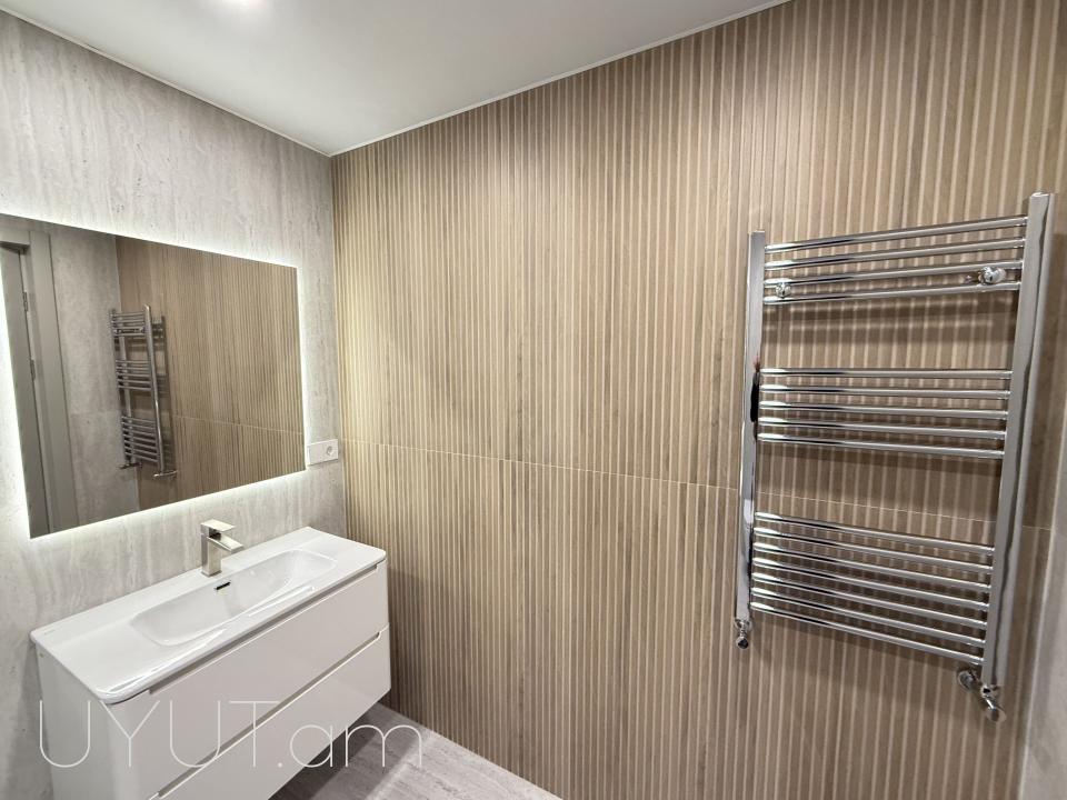 Հր. Քոչար փողոցում, նորակառույց շենքում , վաճառվում է 3 սենյականոց բնակարան