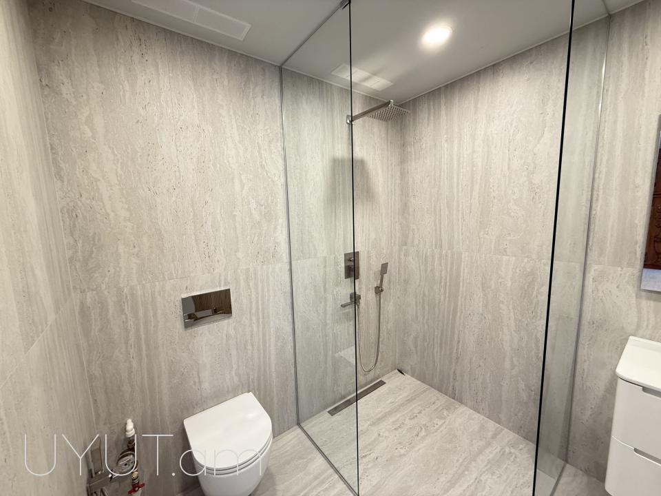 Հր. Քոչար փողոցում, նորակառույց շենքում , վաճառվում է 3 սենյականոց բնակարան