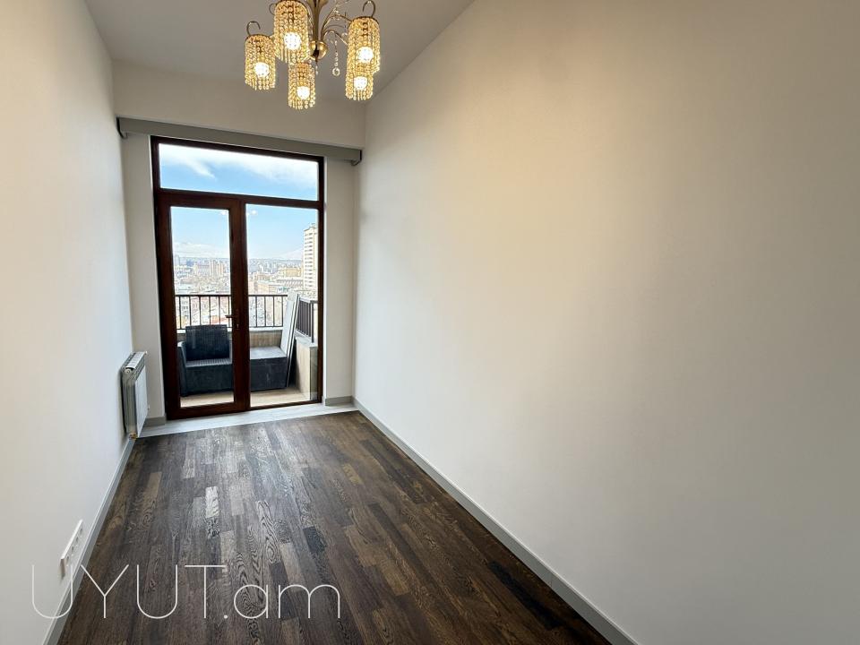 Հր. Քոչար փողոցում, նորակառույց շենքում , վաճառվում է 3 սենյականոց բնակարան