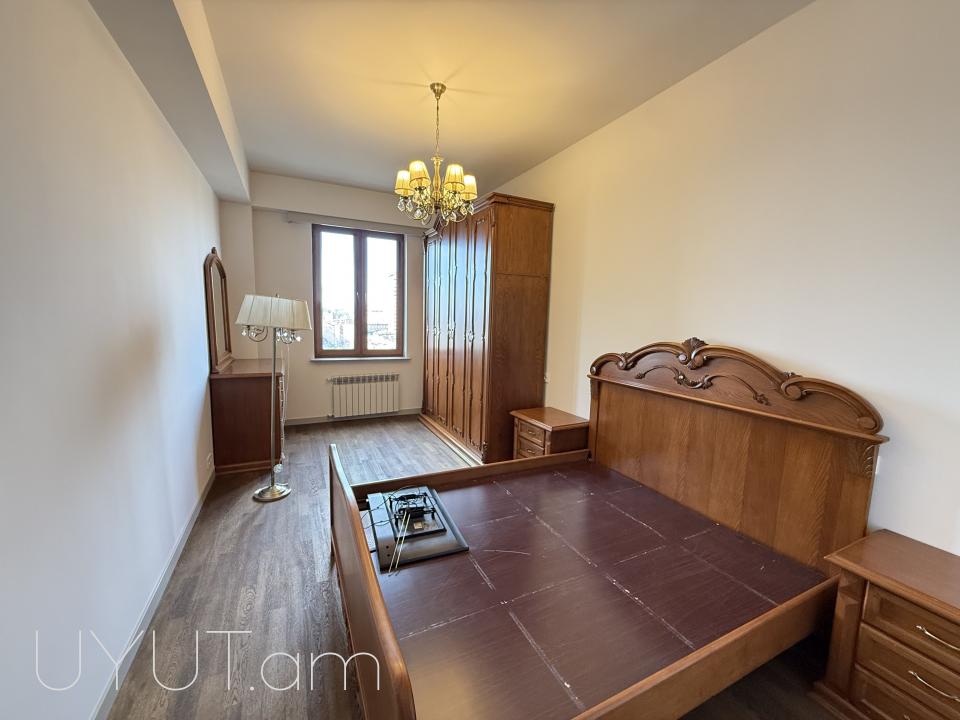 Հր. Քոչար փողոցում, նորակառույց շենքում , վաճառվում է 3 սենյականոց բնակարան