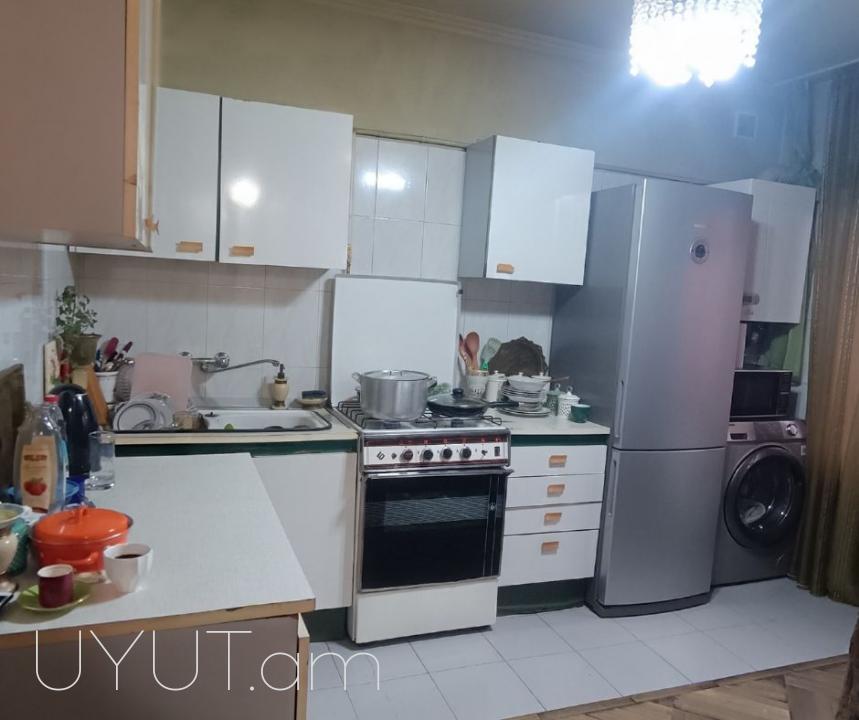 Վաճառվում է 4 սենյականոց բնակարան Քանաքեռ -Զեյթունում` Դրոյի փողոցում 