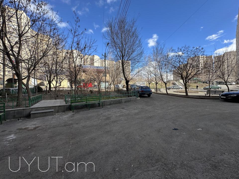  Նորաշեն թաղամասում վաճառվում է ընդարձակ 2 սենյականոց բնակարան