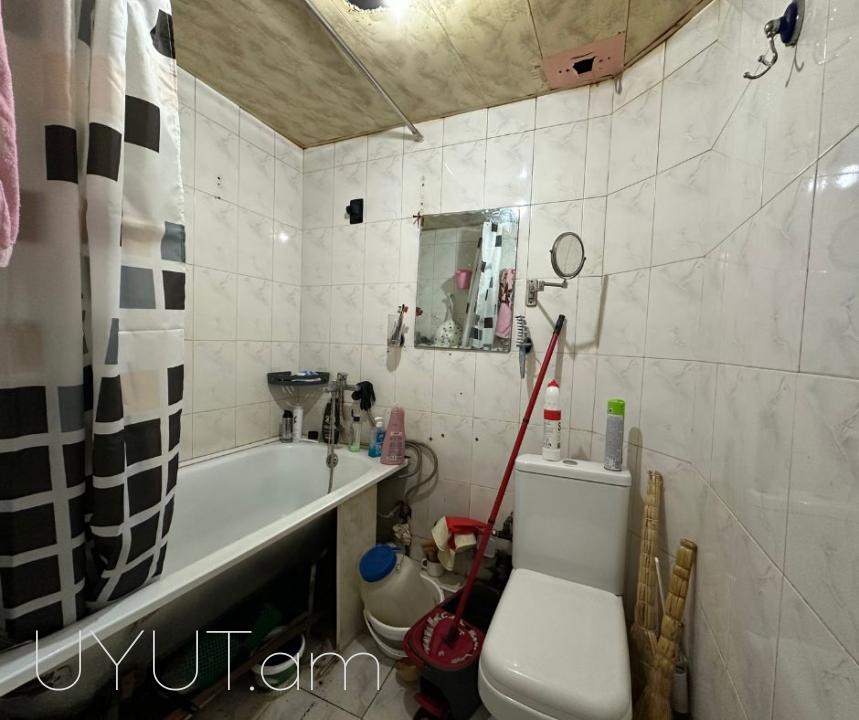 Վաճառվում է 4 սենյականոց բնակարան Աջափնյակում Նորաշեն թաղամասում