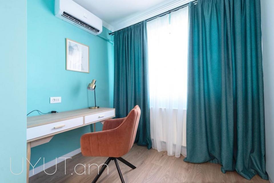 Փոքր Կենտրոնում, վաճառվում է յուրահատուկ լուծումներով կահավորված նորաոճ բնակարան։