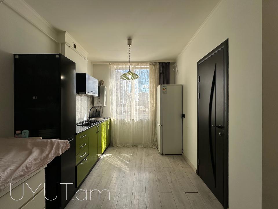 Աջափնյակում, վաճառվում է արևկողմ և լուսավոր բնակարան