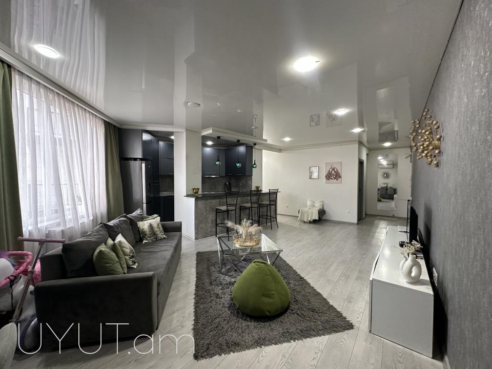 Աջափնյակ թաղամասում, նորակառույց շենքում, վաճառվում է 3 սենյականոց բնակարան: