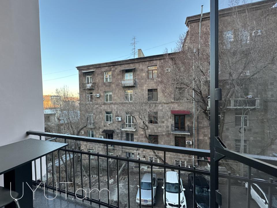 Դեմիրճյան փողոցում, վաճառվում է լուսավոր բնակարան