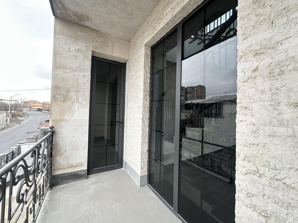 Վարձով է տրվում 2 հարկանի կոմերցիոն տարածք, Գոգոլի փողոցում