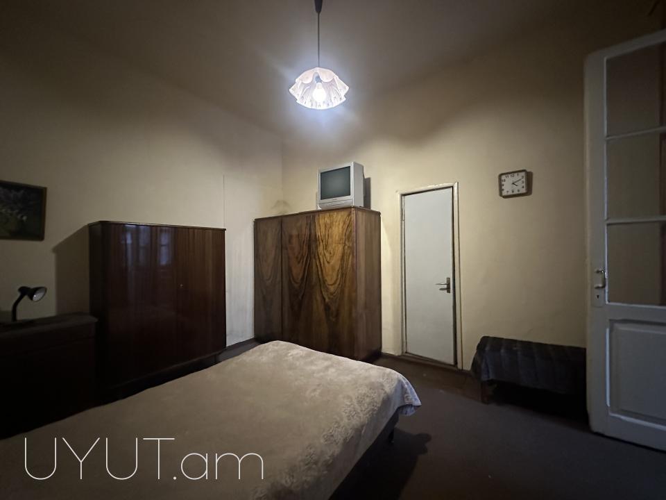 Փոքր Կենտրոնում, Թումանյան փողոցում վաճառվում է 2 սենյականոց բնակարան