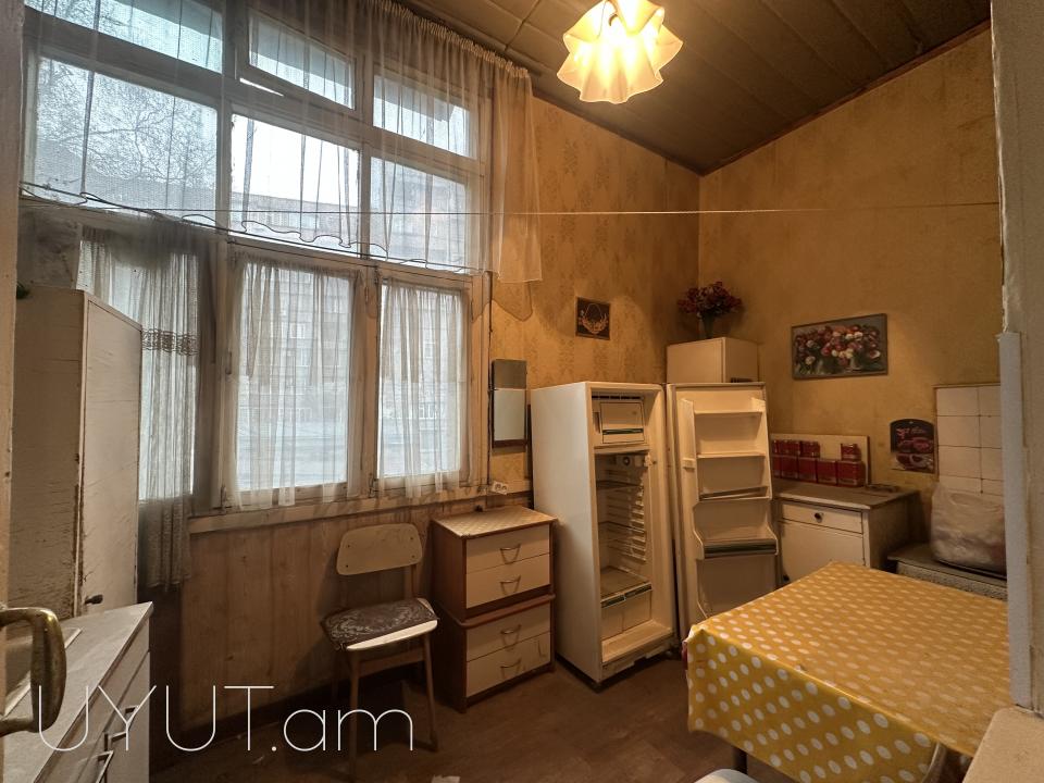 Փոքր Կենտրոնում, Թումանյան փողոցում վաճառվում է 2 սենյականոց բնակարան