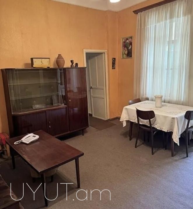Փոքր Կենտրոնում, Թումանյան փողոցում վաճառվում է 2 սենյականոց բնակարան