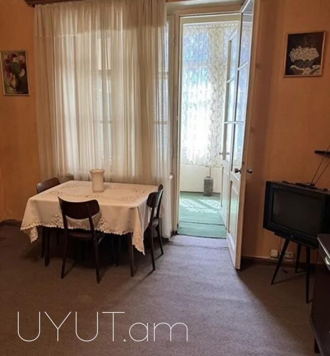 Փոքր Կենտրոնում, Թումանյան փողոցում վաճառվում է 2 սենյականոց բնակարան