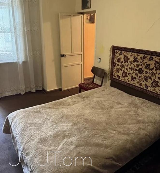 Փոքր Կենտրոնում, Թումանյան փողոցում վաճառվում է 2 սենյականոց բնակարան