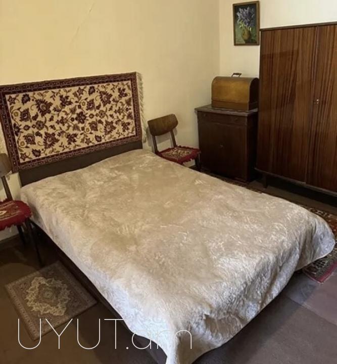 Փոքր Կենտրոնում, Թումանյան փողոցում վաճառվում է 2 սենյականոց բնակարան