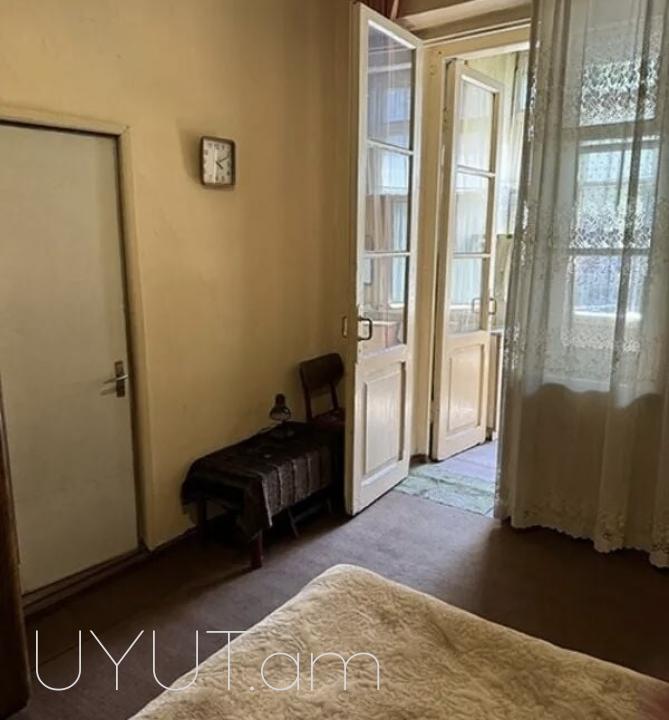 Փոքր Կենտրոնում, Թումանյան փողոցում վաճառվում է 2 սենյականոց բնակարան