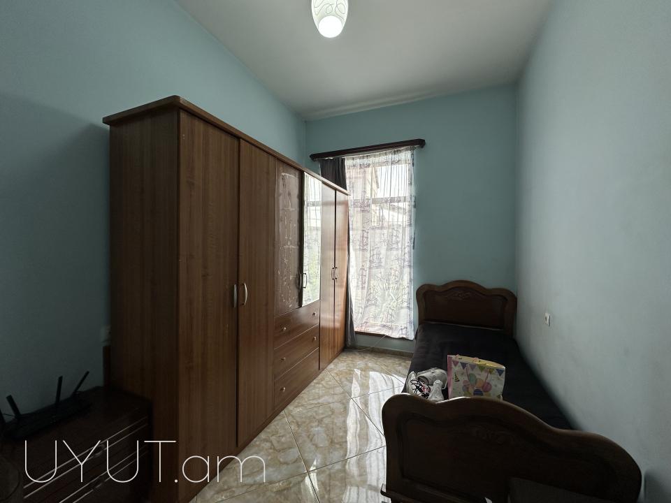 Աջափնյակում Գ-1 թաղամասում, վաճառվում է Թաունհաուս