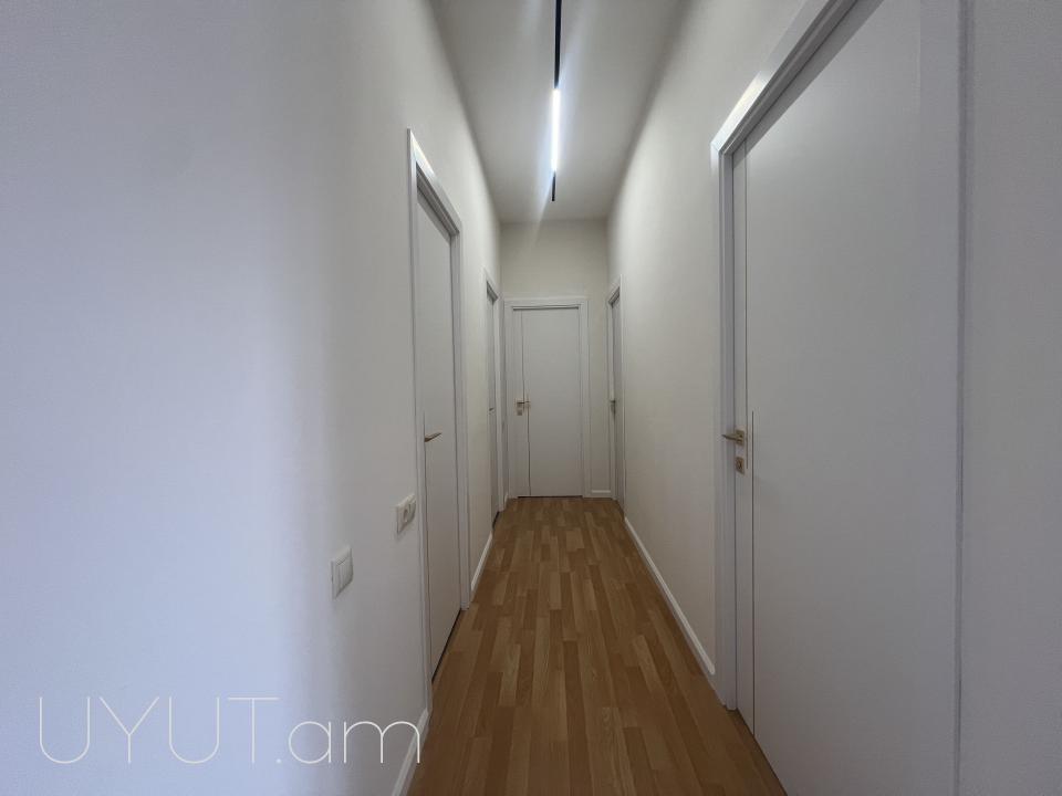 Վաճառվում է 4 սենյականոց բնակարան    Նորք Մարաշում Արմենակ Արմենակյան փողոցում