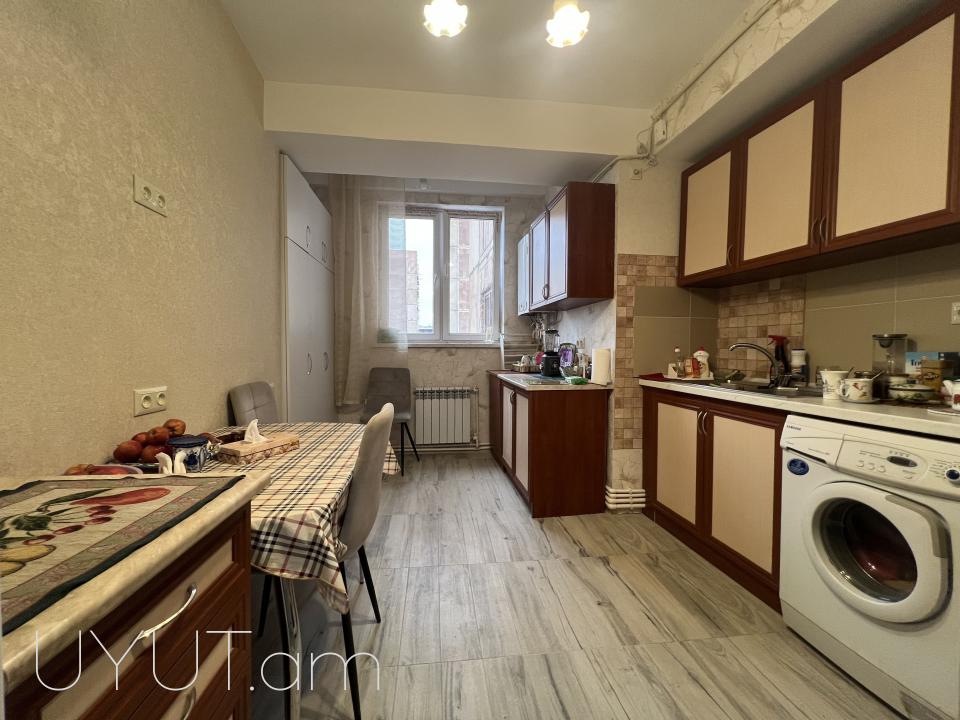 Ավան-Առինջ 1-ին միկրոշրջանում վաճառվում է  լուսավոր բնակարան