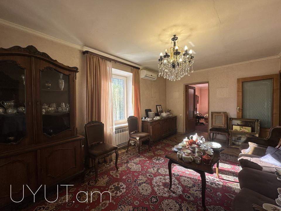 Տիգրան Մեծ Նար-Դոս խաչմերուկին կից, վաճառվում է ընդարձակ և լուսավոր բնակարան