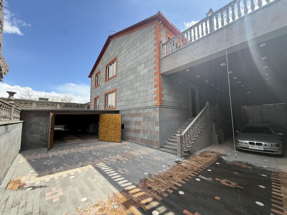Վաճառվում է շքեղ առանձնատուն Ավան Առինջում
