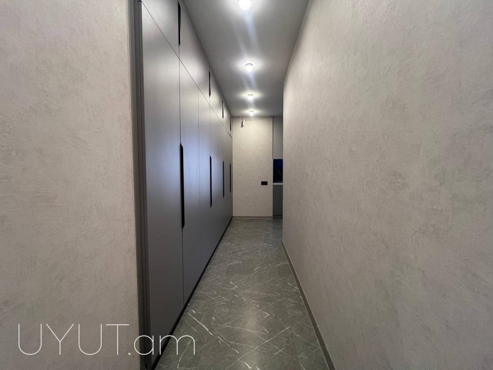 Նորակառույց շենքում, Նորաշեն թաղամասում վաճառվում է 3 սենյականոց  բնակարան