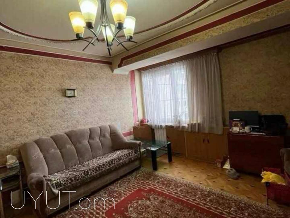 Վաճառվում է 3 սենյականոց բնակարան Զորավար Անդրանիկի փողոցում