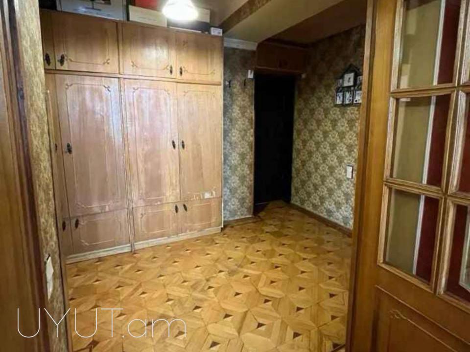 Վաճառվում է 3 սենյականոց բնակարան Զորավար Անդրանիկի փողոցում