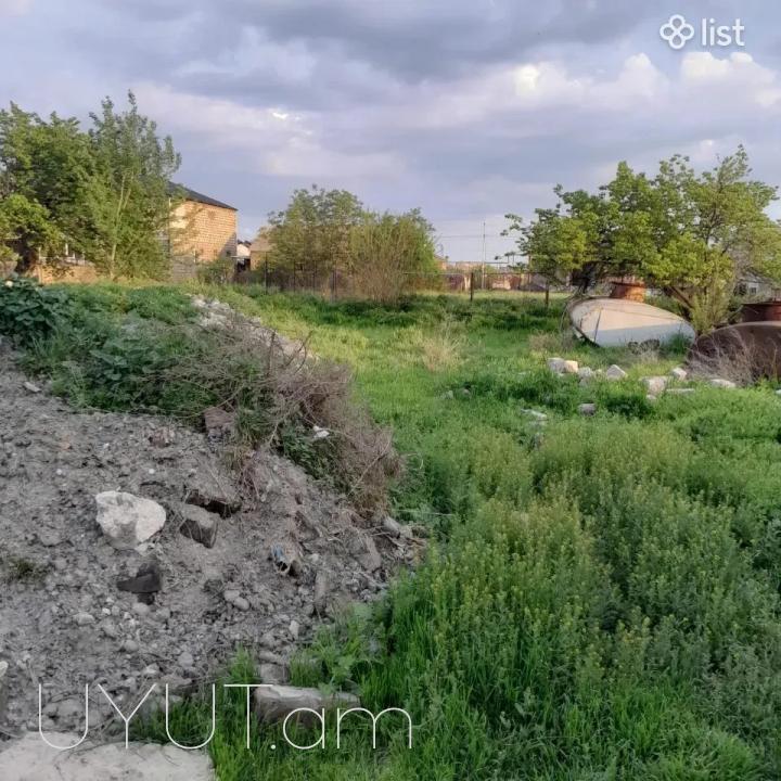 Վաճառվում է 1100 քմ մակերեսով հողատարածք 