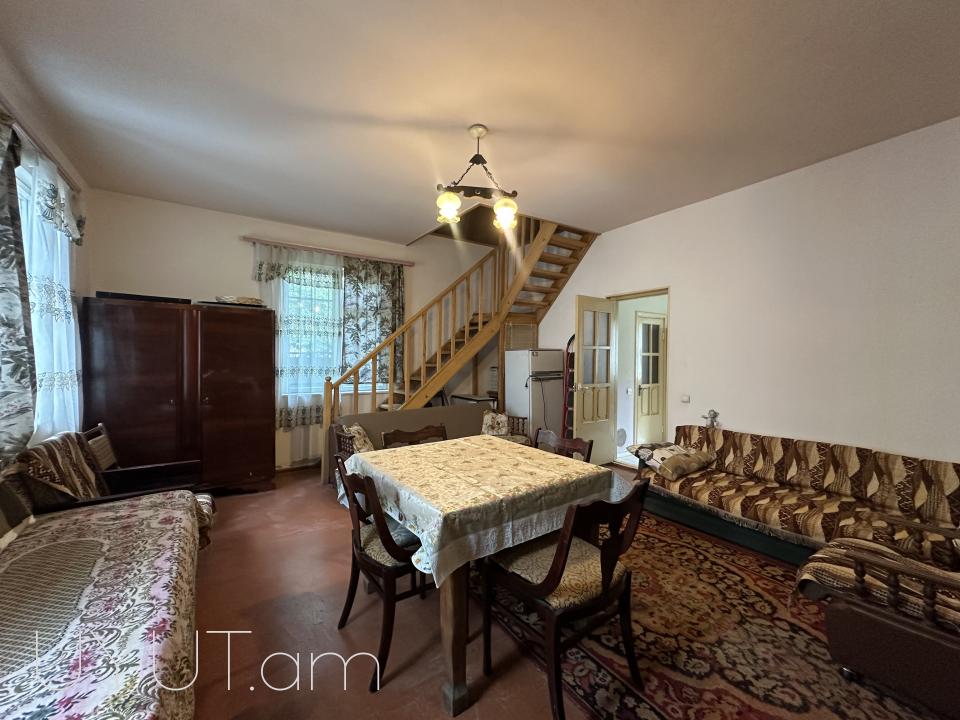 Վաճառվում է սեփական տուն, որը ունի 510ք/մ հողատարածք, պտղատու ծառերով