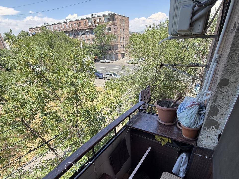 Էրեբունիում ՝ Արցախի պողոտայում վաճառվում է 2 սենյականոց բնակարան