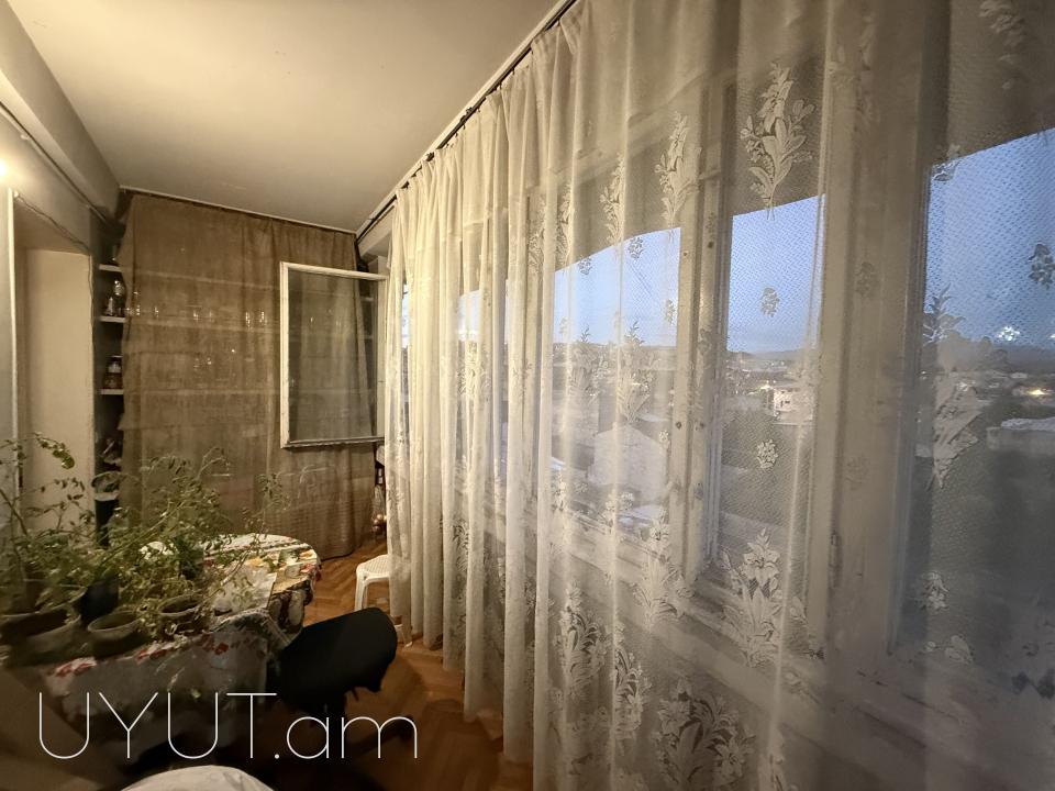 Վաճառվում է  3 սենյականոց բնակարան էրեբունիում՝ Ռոստովյան փողոցում