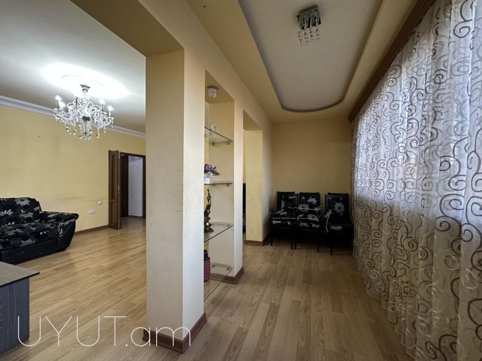 Վաճառվում է 3 սենյականոց բնակարան Դավթաշենում