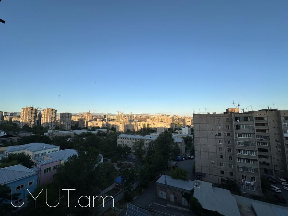 Վաճառվում է 3 սենյականոց բնակարան Դավթաշենում