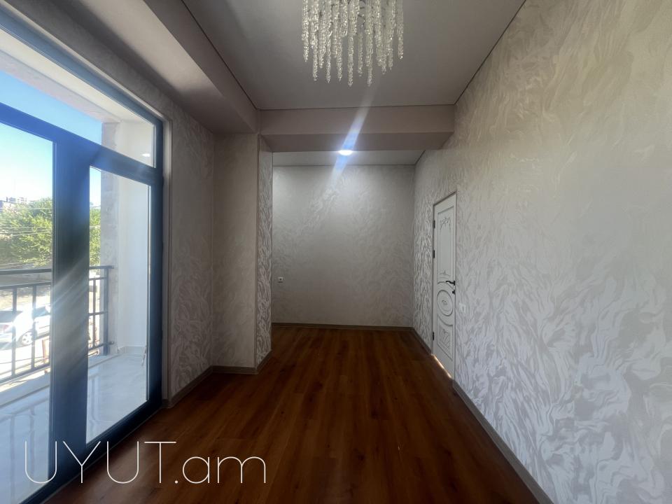 Նորակառույց շենքում, Մոլդովական փողոցում վաճառվում է 2 սենյականոց բնակարան