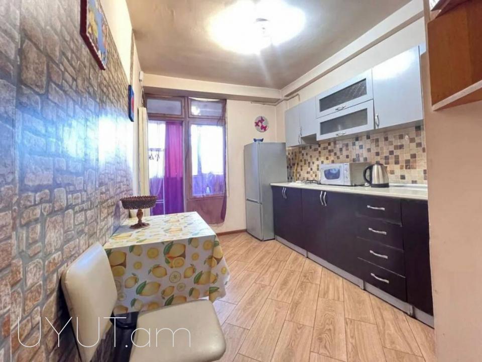 Ագաթանգեղոսի փողոցում վաճառվում է 3 սենյականոց բնակարան 