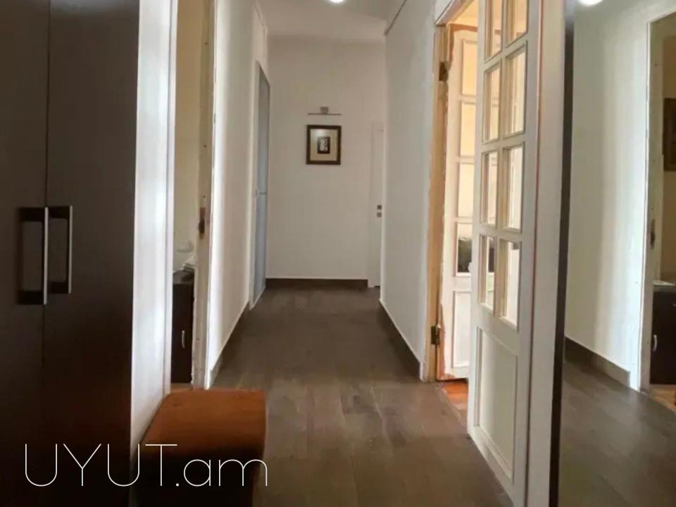 Վաճառվում է 4 սենյականոց բնակարան Կոմիտասի պողոտայում