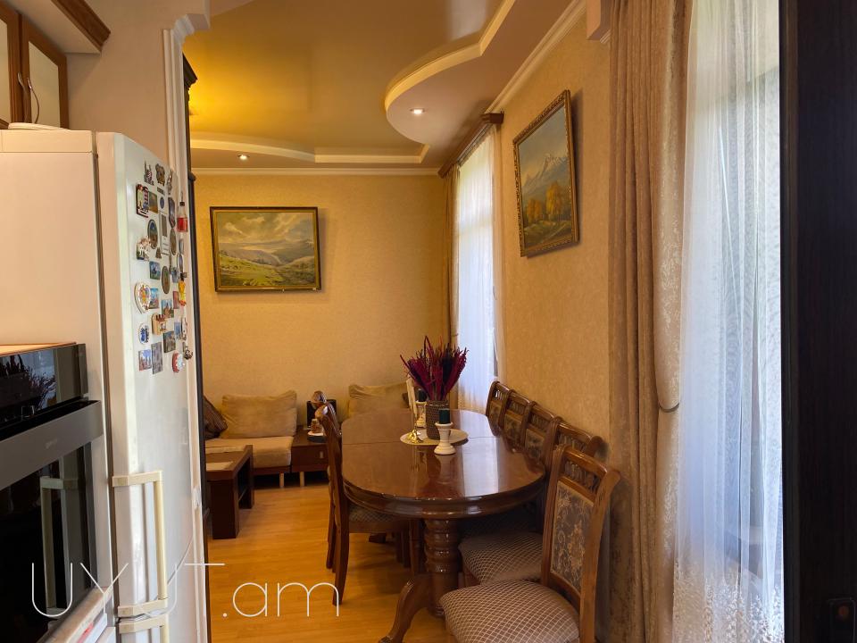 Վաճառվում է 3 սենյականոց բնակարան Կոմիտասի պողոտայում