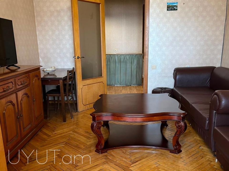 Վաճառվում է 2 սենյականոց բնակարան Կոմիտասի պողոտայում 